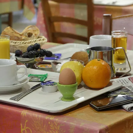 Logis Relais Des Puys Hotel