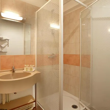 Logis Relais Des Puys Hotel 3*