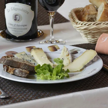 Hotel Logis Relais Des Puys 3*