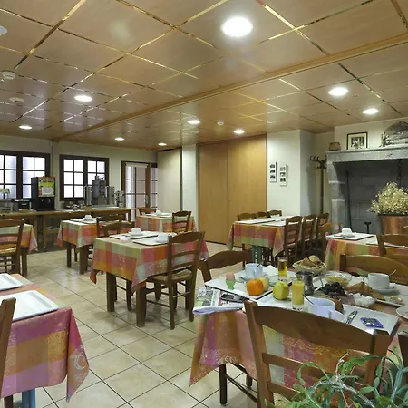 Logis Relais Des Puys Hotel 3*