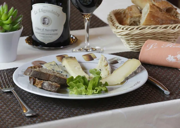 Hotel Logis Relais Des Puys 3*