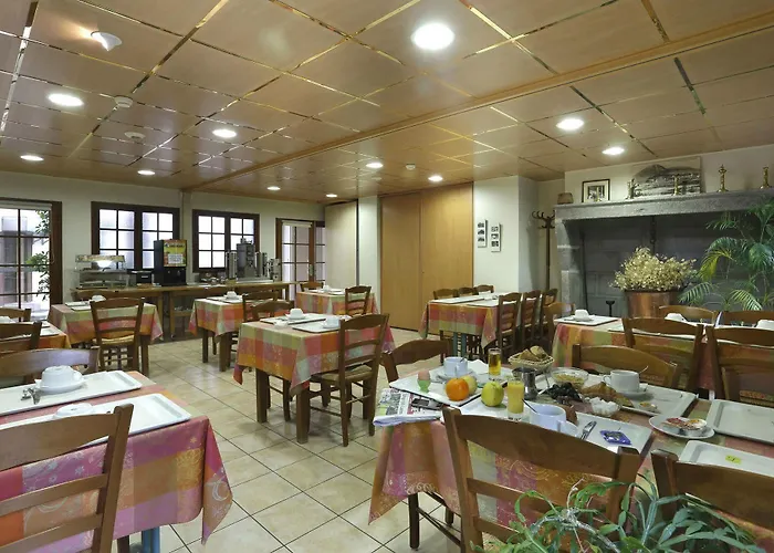 Logis Relais Des Puys Hotel 3*